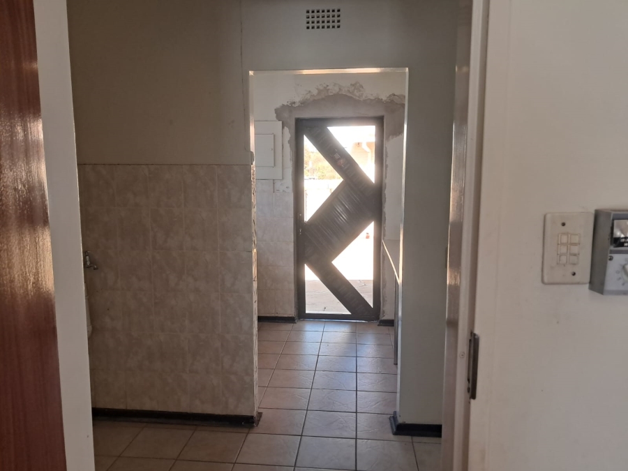 5 Bedroom Property for Sale in Flamingo Park Free State